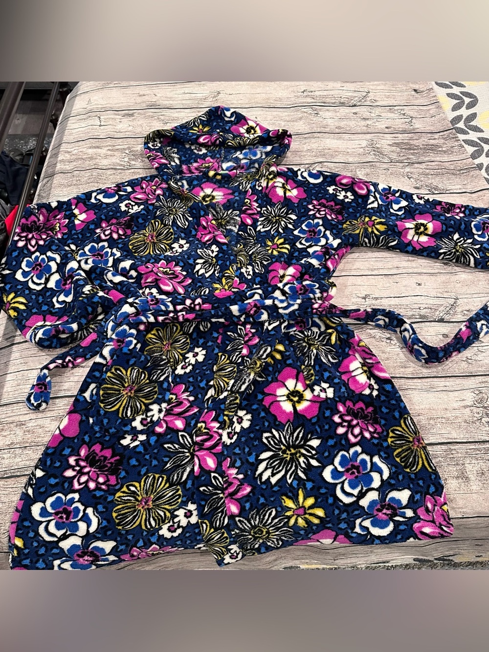 Vera Bradley Multicolor Plush Fleece Hooded Short Robe, Size Large/XL